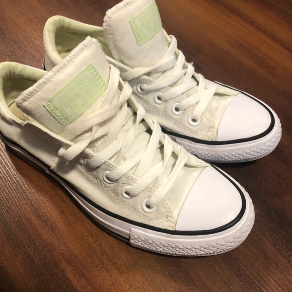 White converse sneakers - Picture 4 of 7